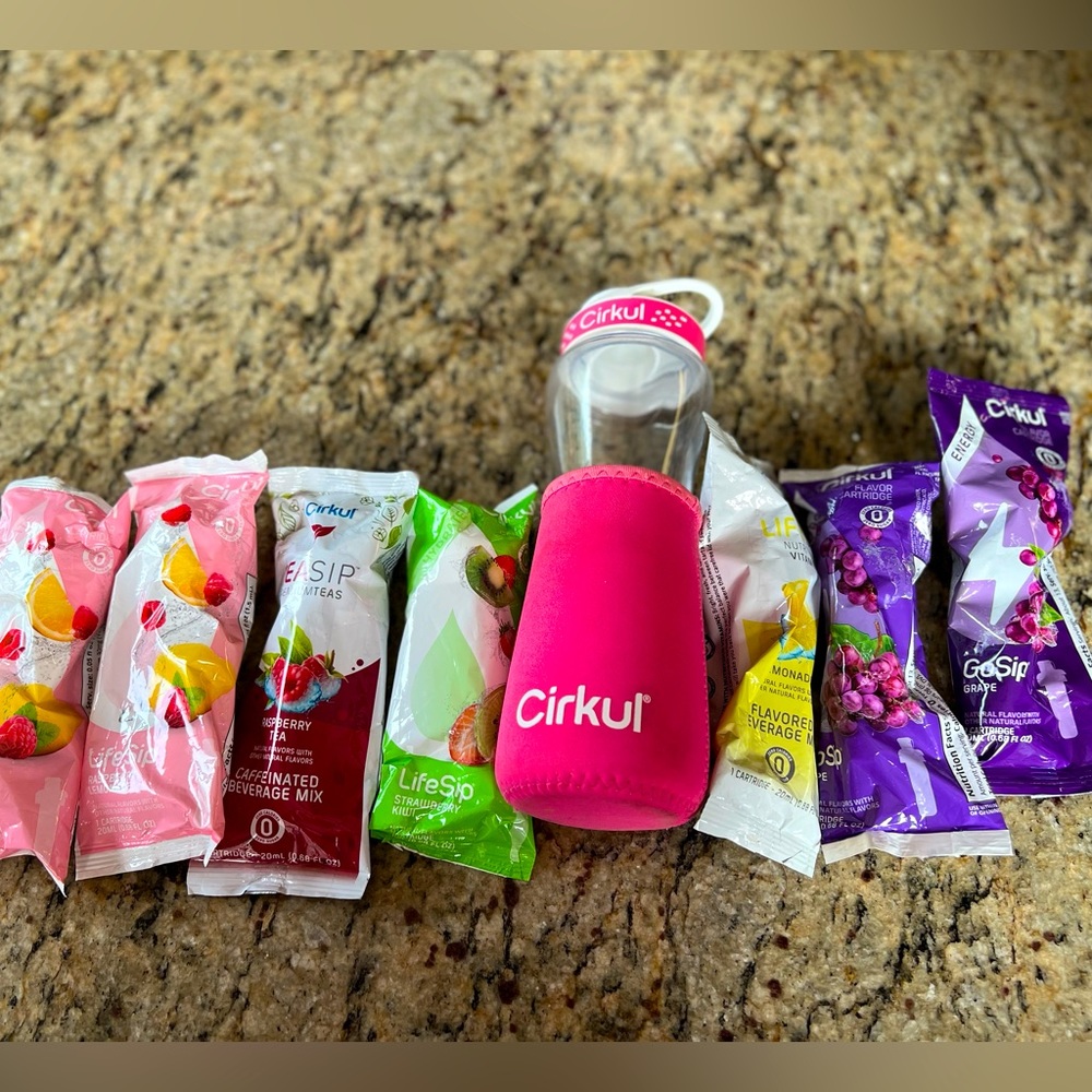 Cirkul water bottle with 7 Sips